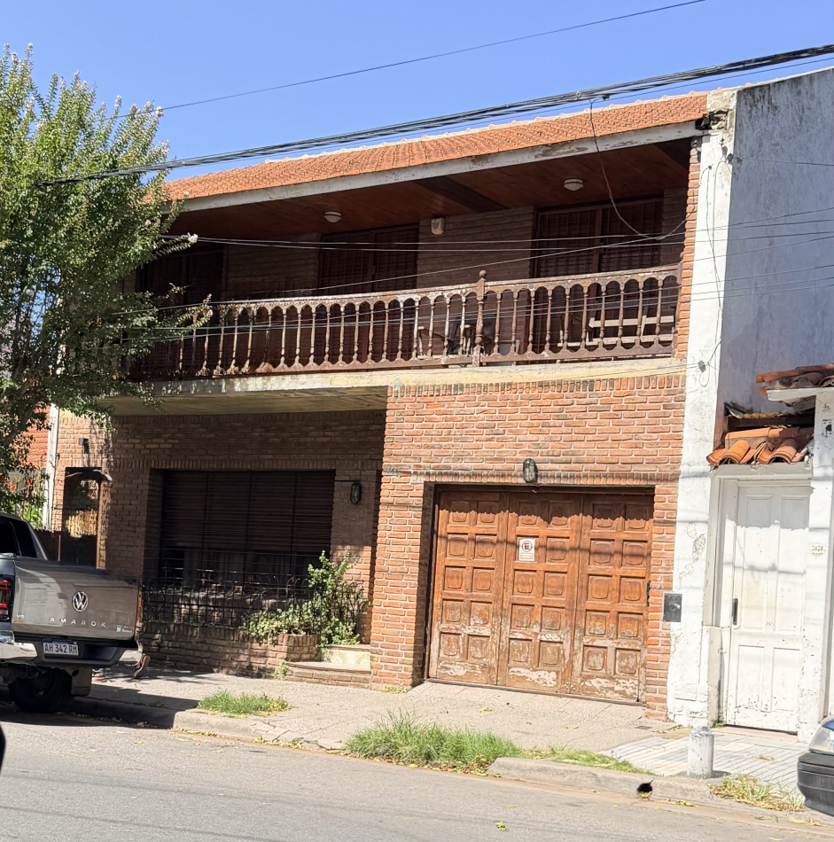 CASA EN VENTA 5 AMBIENTES 