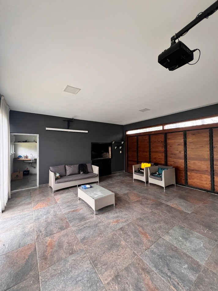 RUMENCO CASA EN VENTA O ALQUILER. 6 ambientes con pileta y gran parque forestado 