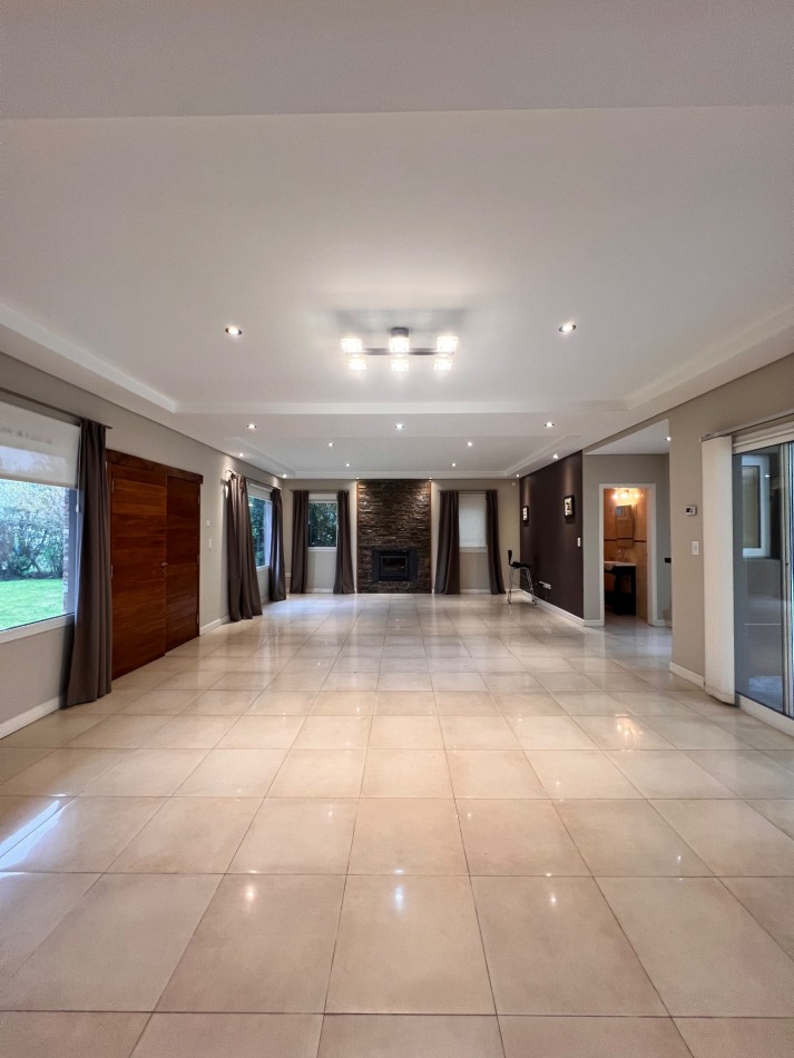 RUMENCO CASA EN VENTA O ALQUILER. 6 ambientes con pileta y gran parque forestado 