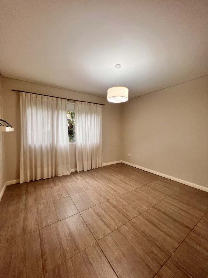 RUMENCO CASA EN VENTA O ALQUILER. 6 ambientes con pileta y gran parque forestado 