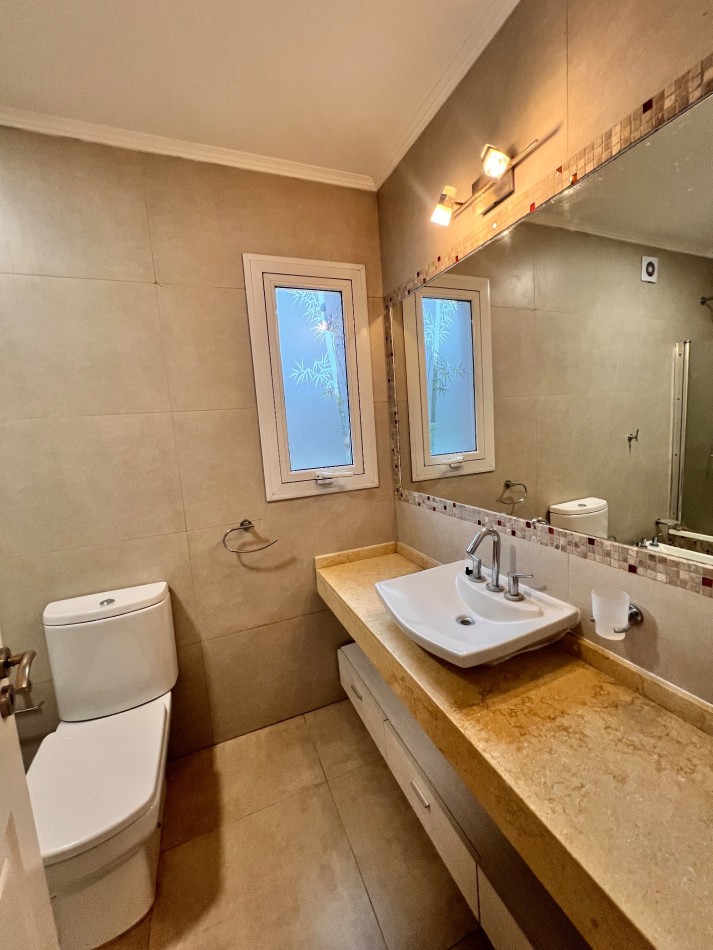RUMENCO CASA EN VENTA O ALQUILER. 6 ambientes con pileta y gran parque forestado 