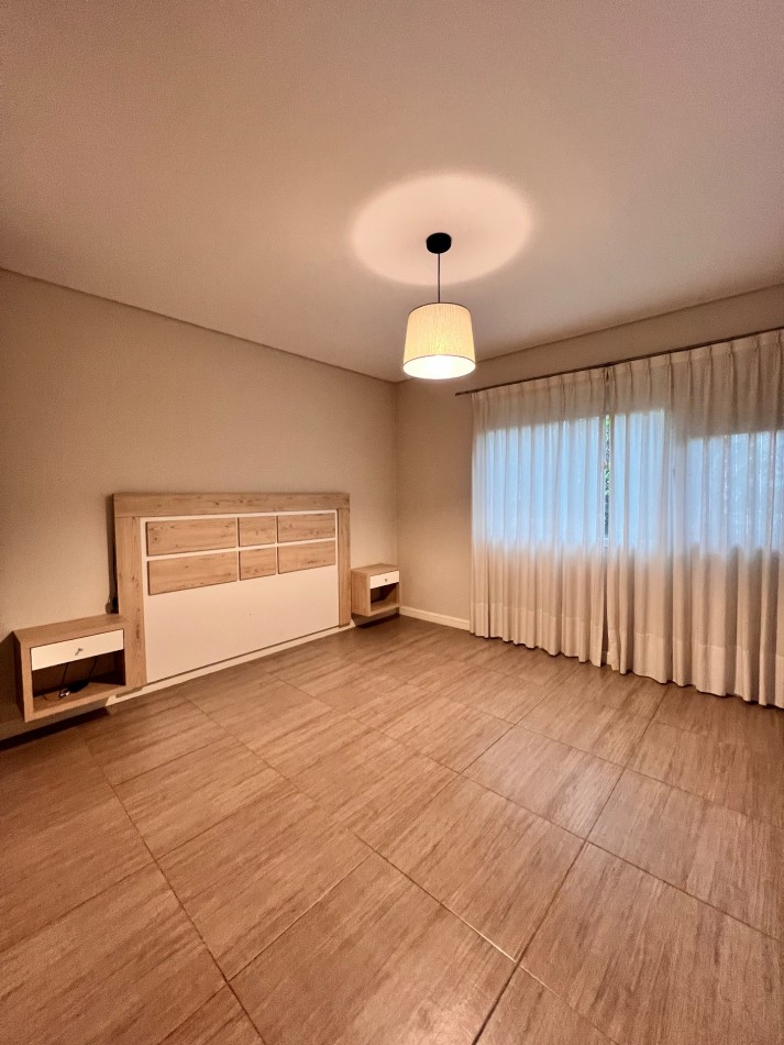 RUMENCO CASA EN VENTA O ALQUILER. 6 ambientes con pileta y gran parque forestado 