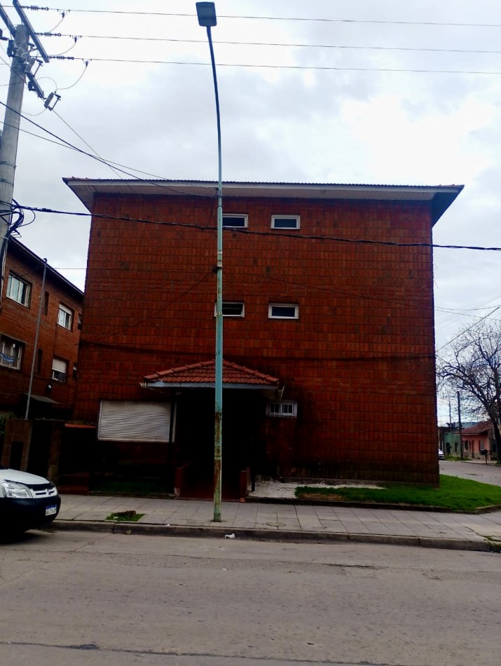 DEPARTAMENTO EN VENTA 1 er piso por escalera 