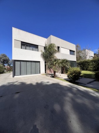 RUMENCO CASA EN VENTA 4 AMB CON GRAN QUINCHO Y PILETA