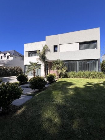 RUMENCO CASA EN VENTA 4 AMB CON GRAN QUINCHO Y PILETA