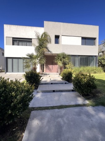 RUMENCO CASA EN VENTA 4 AMB CON GRAN QUINCHO Y PILETA