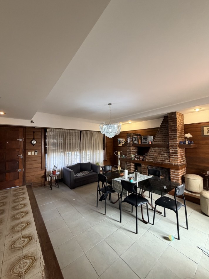 CASA EN VENTA 5 AMBIENTES 