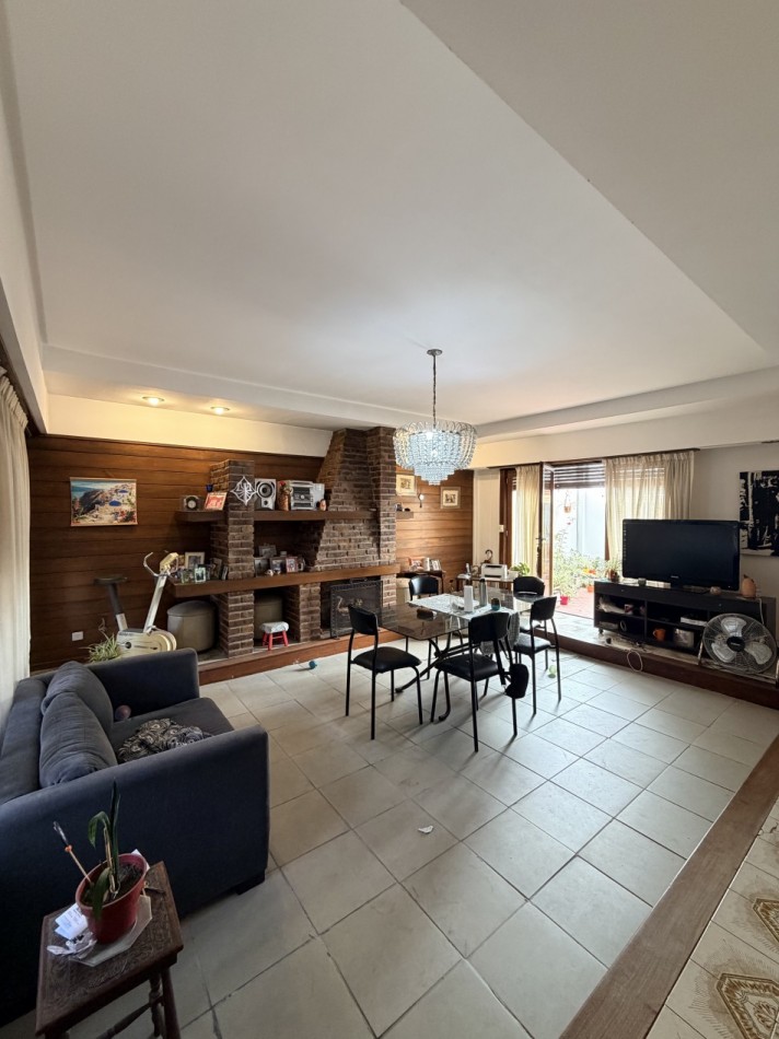 CASA EN VENTA 5 AMBIENTES 
