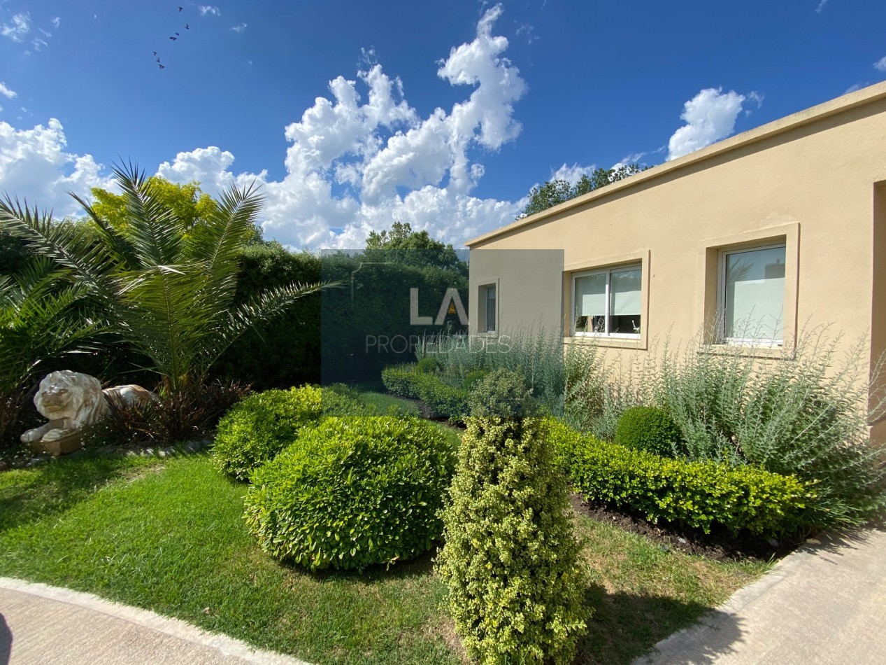 RUMENCO CASA EN VENTA DE 5 AMB CON PILETA 
