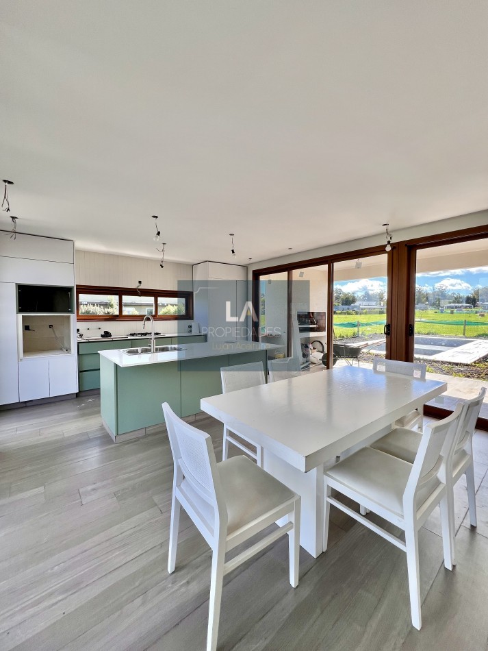 ARENAS CHICO CASA 4 AMBIENTES CON PILETA