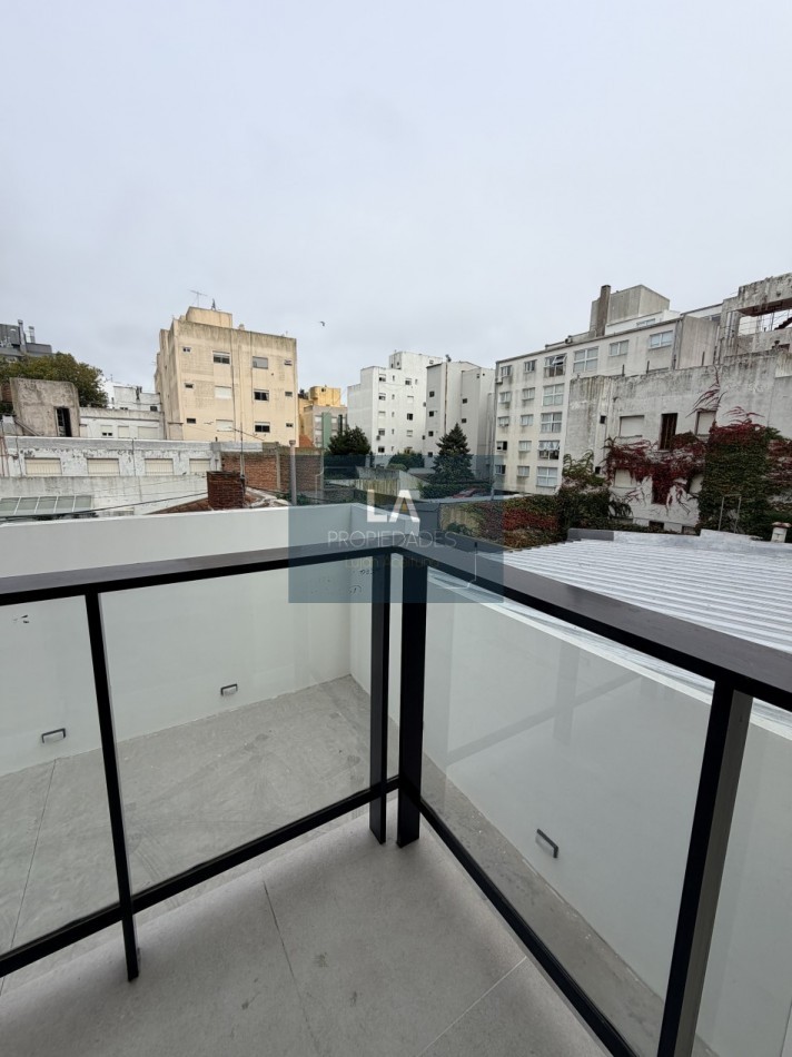 Departamento 2 ambientes con cochera Guemes 