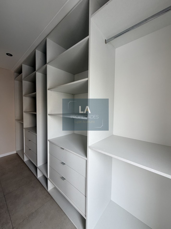 Departamento 2 ambientes con cochera Guemes 