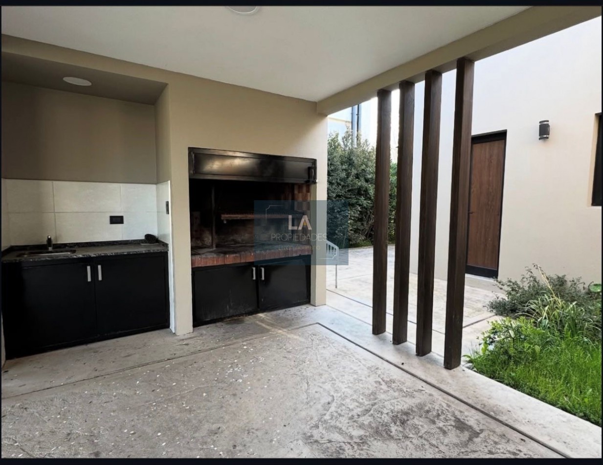 RUMENCO CASA EN VENTA 4 AMBIENTES CON PILETA 