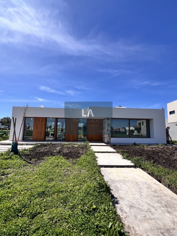 ARENAS CHICO CASA 4 AMBIENTES CON PILETA