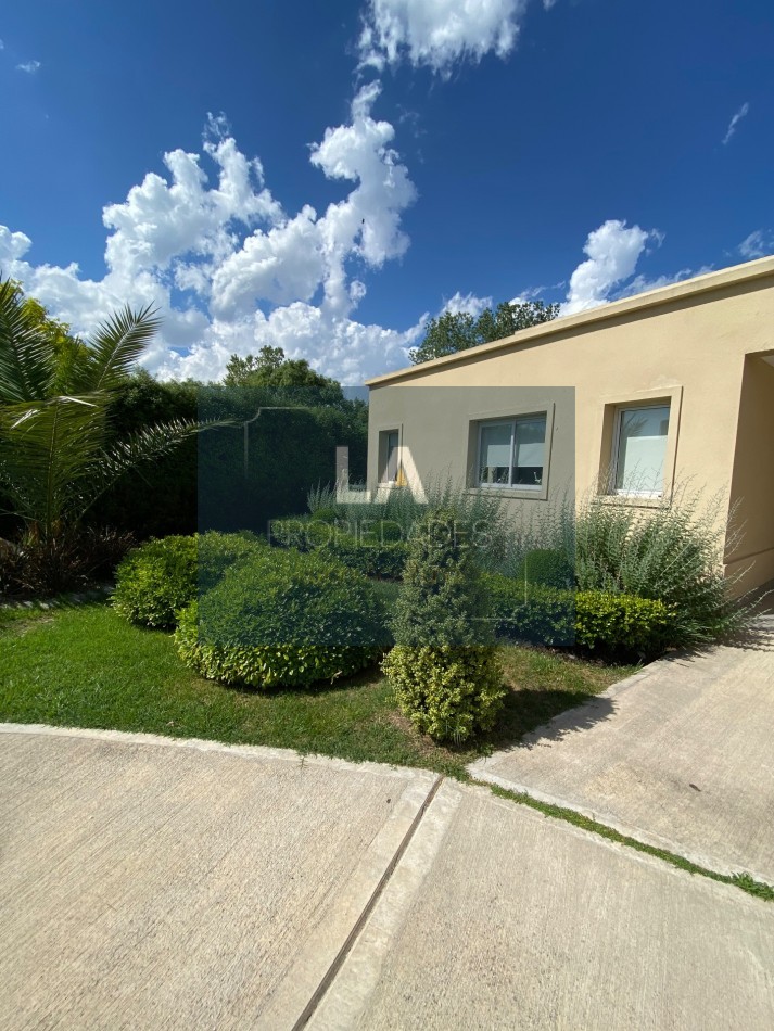 RUMENCO CASA EN VENTA DE 5 AMB CON PILETA 