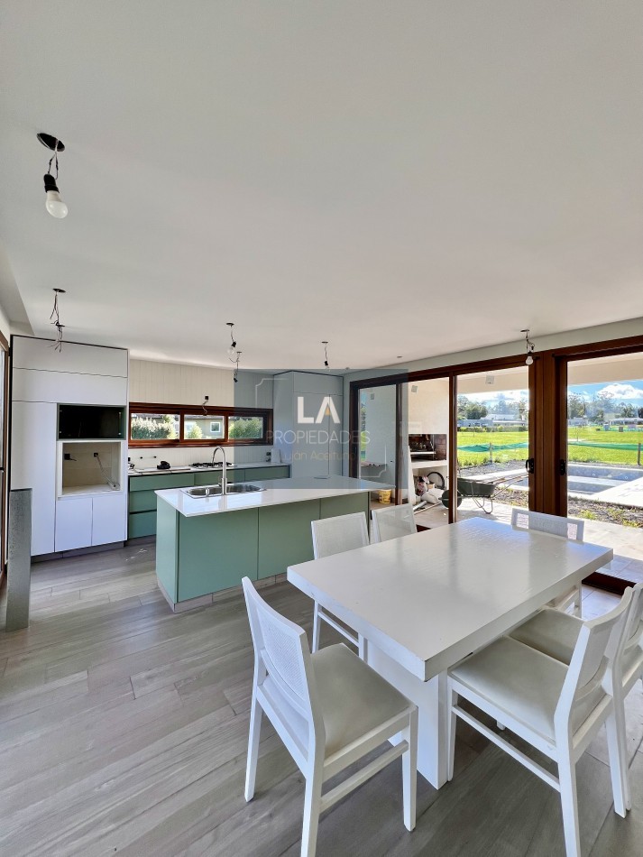 ARENAS CHICO CASA 4 AMBIENTES CON PILETA