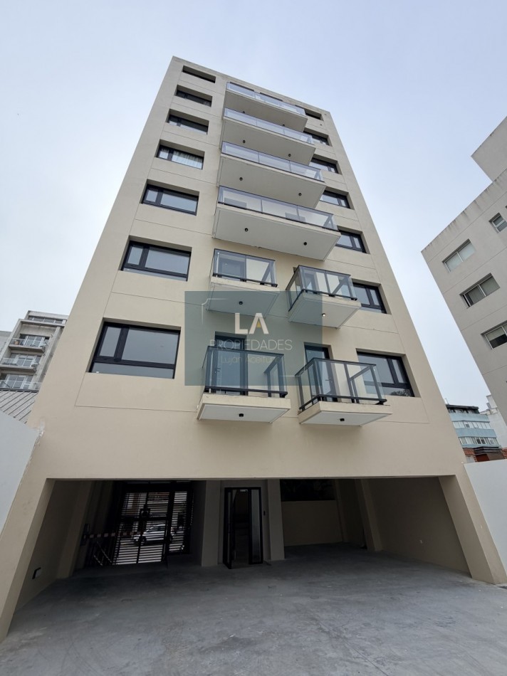 Departamento 2 ambientes con cochera Guemes 