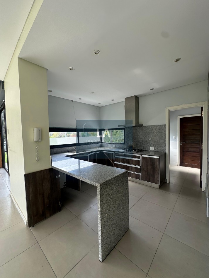 RUMENCO CASA EN ALQUILER 