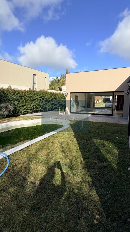 RUMENCO CASA EN VENTA 4 AMBIENTES CON PILETA 