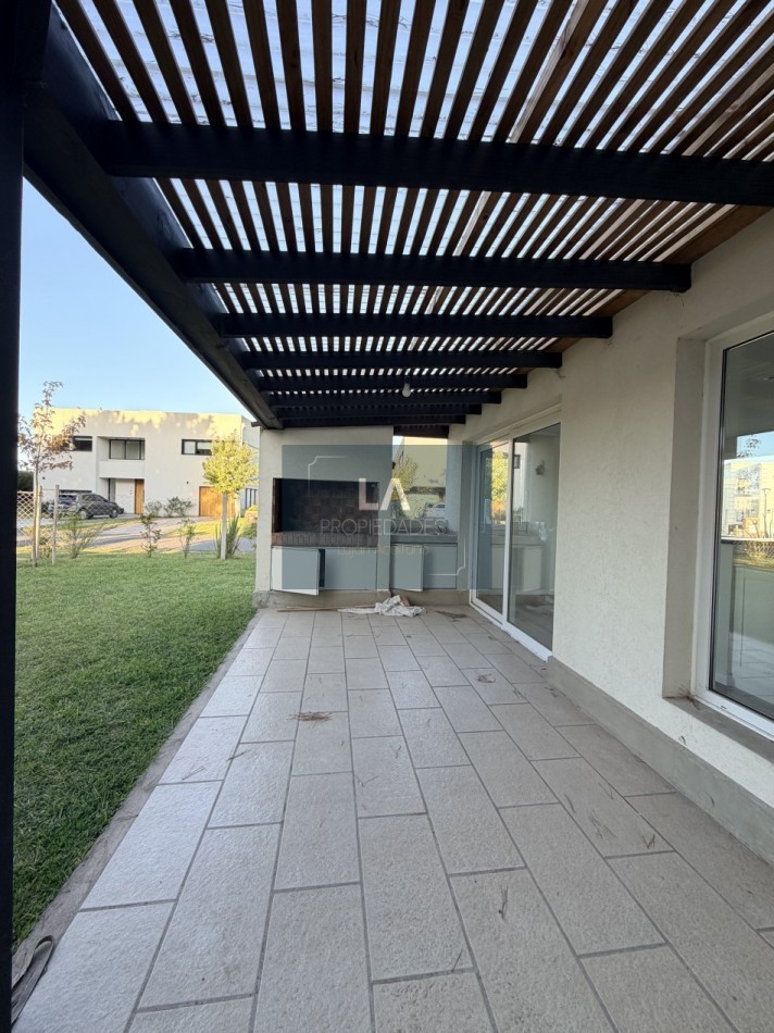 RUMENCO JOVEN CASA EN ALQUILER CON PILETA