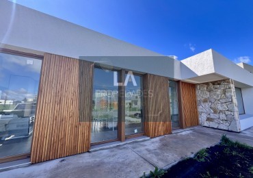 ARENAS CHICO CASA 4 AMBIENTES CON PILETA