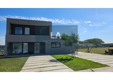 ARENAS CHICO CASA EN VENTA 4 AMBIENTES 